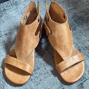 Bet Stu Soto sandal size 8